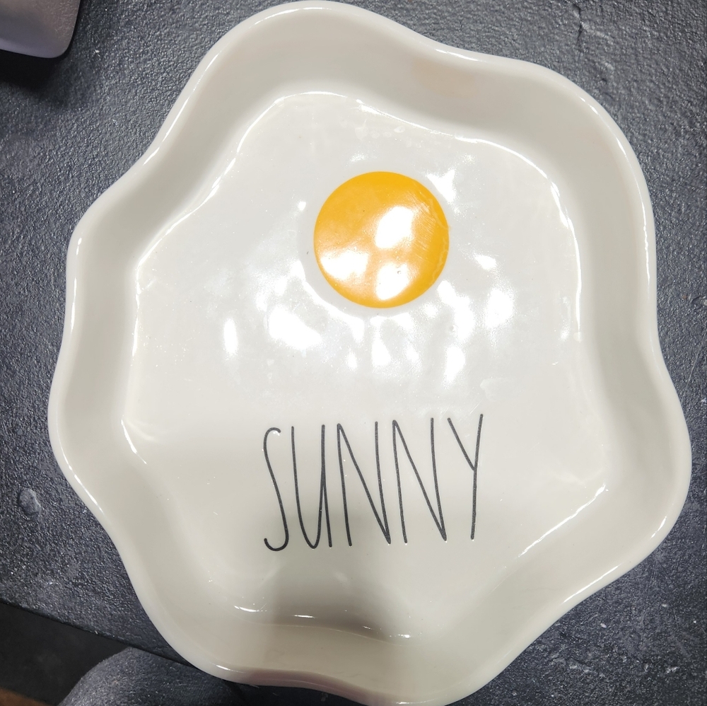 Rae Dunn Sunny Egg Plate EUC
